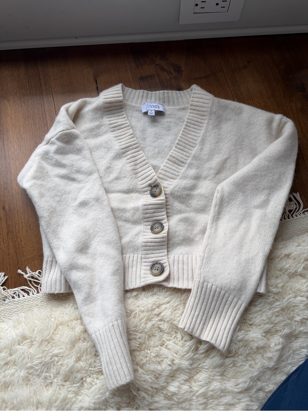 INTERMIX Cream Button-Front V-Neck Sweater Cardigan